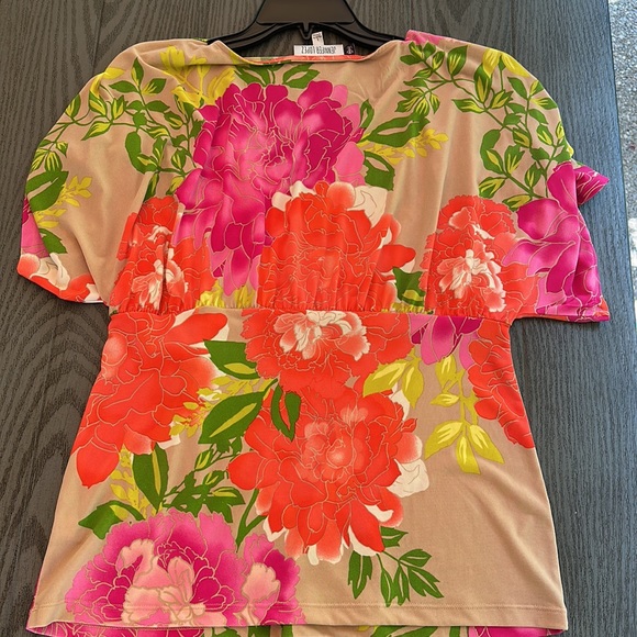 Jennifer Lopez Top - Picture 5 of 6